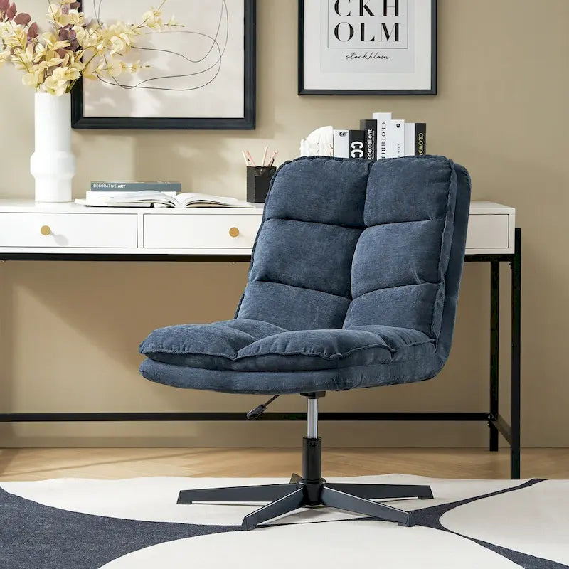 Chaise de bureau moderne sans accoudoirs — design capitonné, pivotante à 360 degrés.