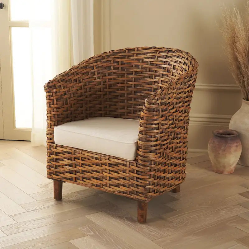 Fauteuil tonneau en rotin – 29 po L x 27 po P x 33 po H
